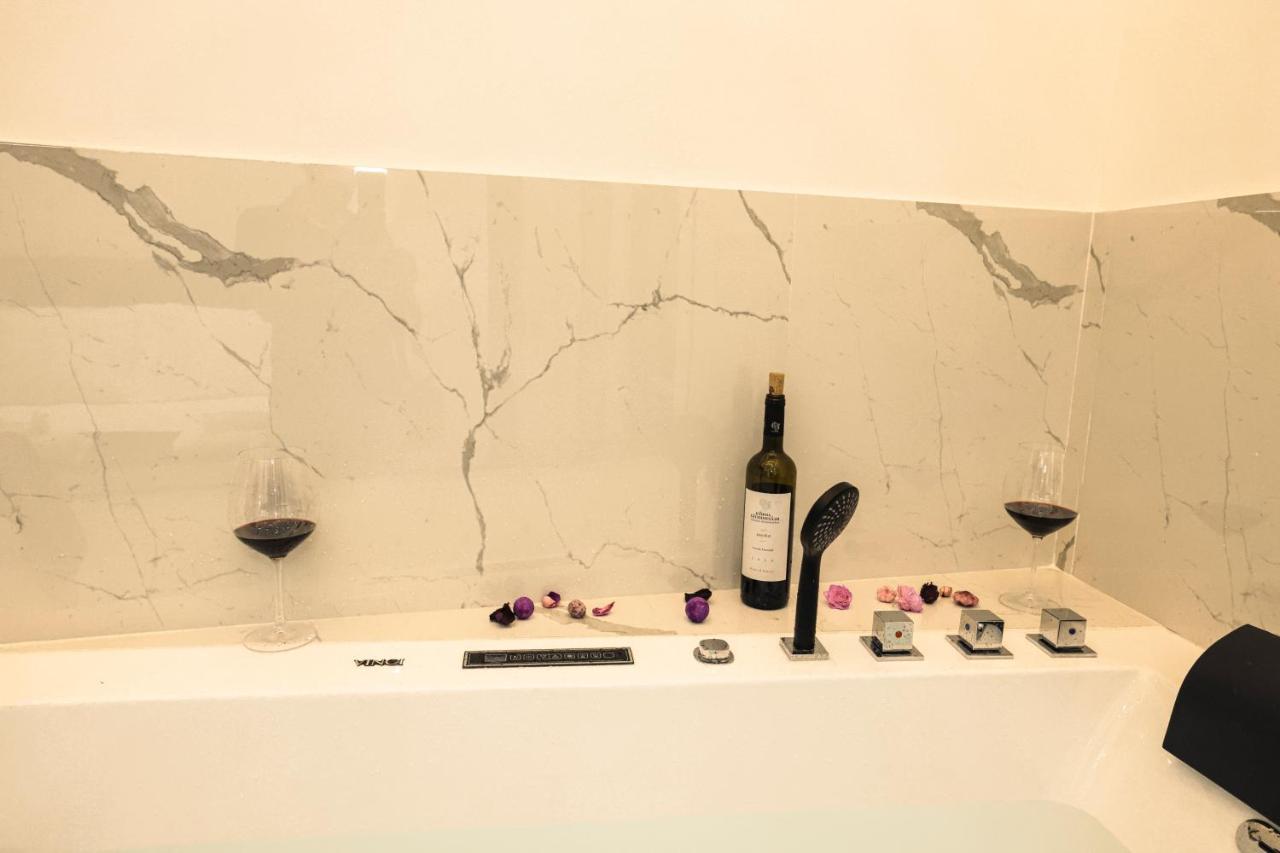 Zeos Finest Jacuzzi * Athens