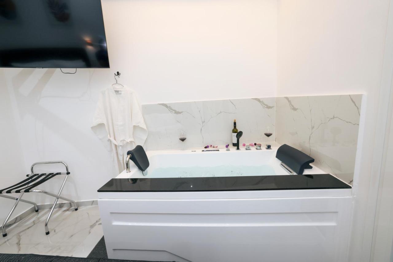 Zeos Finest Jacuzzi Ateny